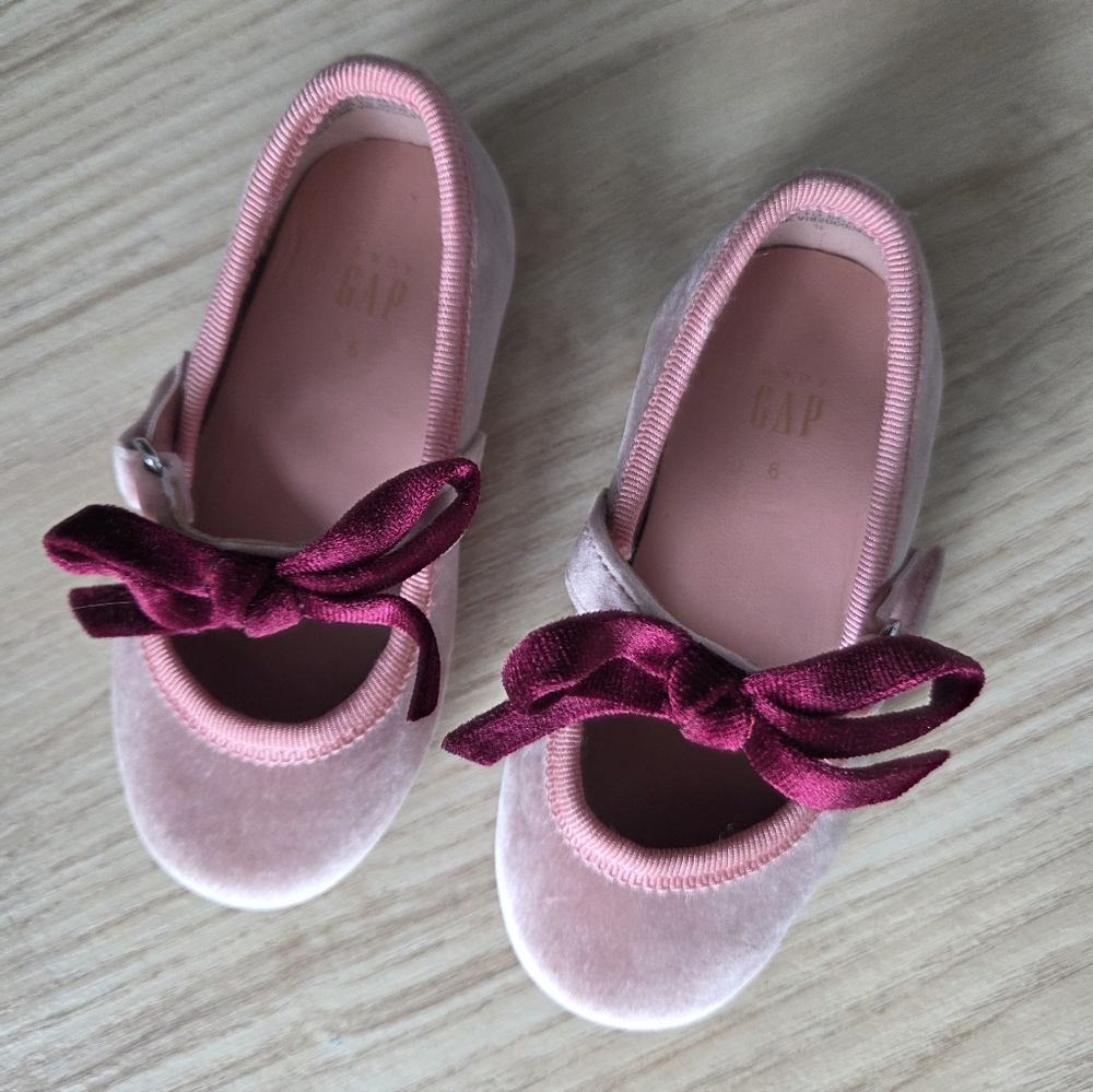 GAP Toddler Velvet Bow Mary Jane Flats - Picture 8 of 9
